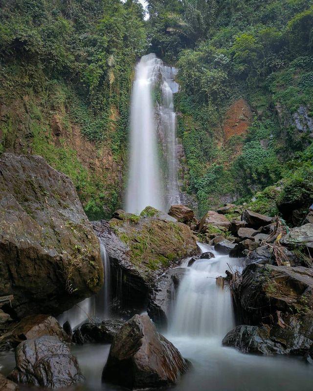 Menjelajahi Pesona Air Terjun Gumandar: Surga Tersembunyi di [Nama Provinsi]